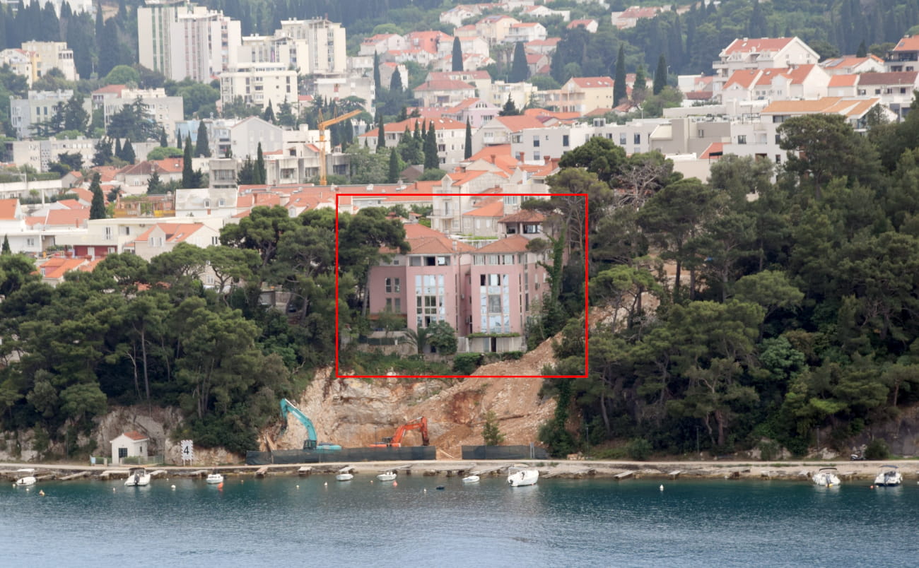 NIJE BILO „BOMBICA” KAD SE GRADILA „ROZA ZGRADA”, DONIO JE HELIKOPTER I NIJE SE POŠEGALO NITI JEDNO STABLO