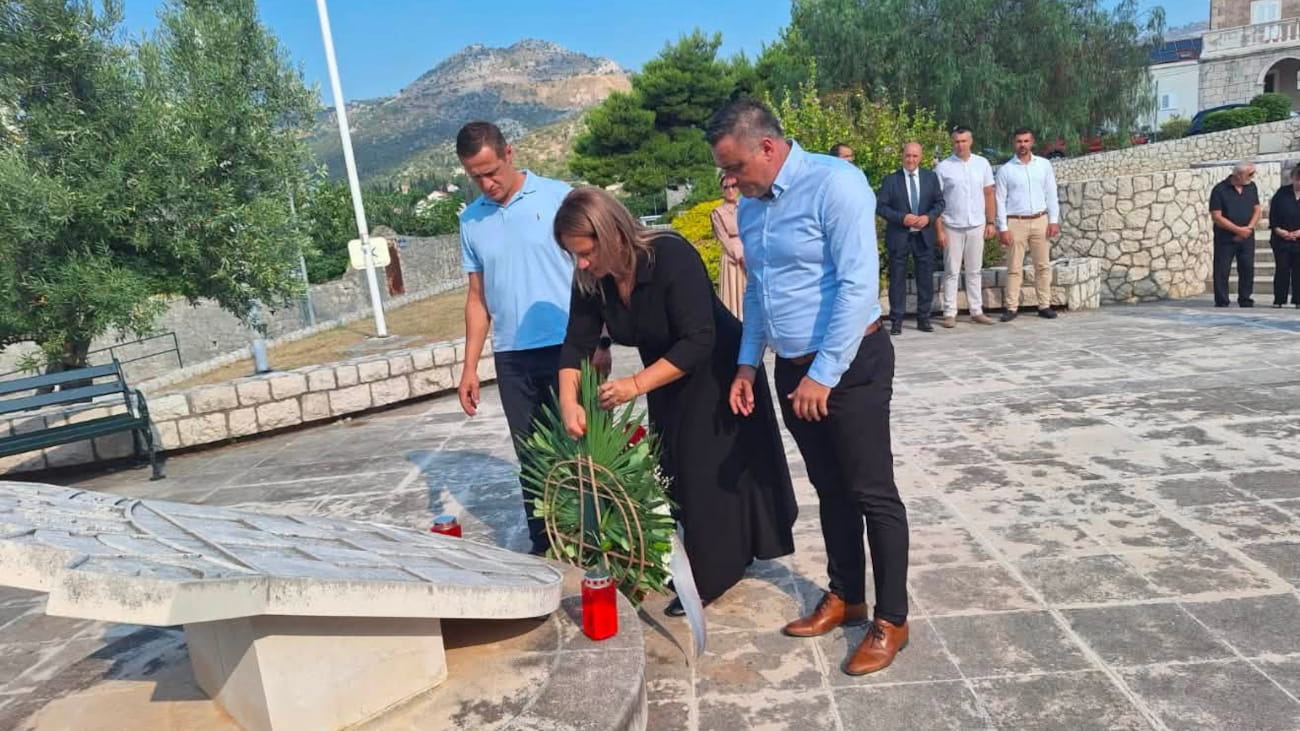 Polaganje vijenca HDZ-a uz Dan pobjede u Mandaljeni