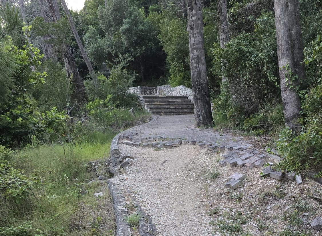 POČINJU RADOVI NA SANACIJI ŠETNICE I PRISTUPA PLAŽI BETERINA