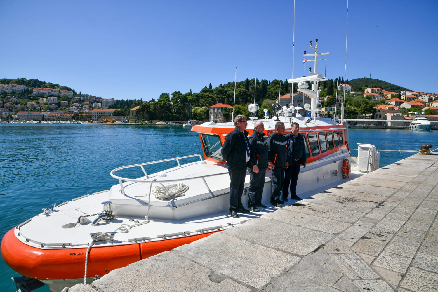 BRODICA HITNE POMOĆI VEĆ PAR GODINA BESKORISNO UGLAVNOM STOJI NA VEZU