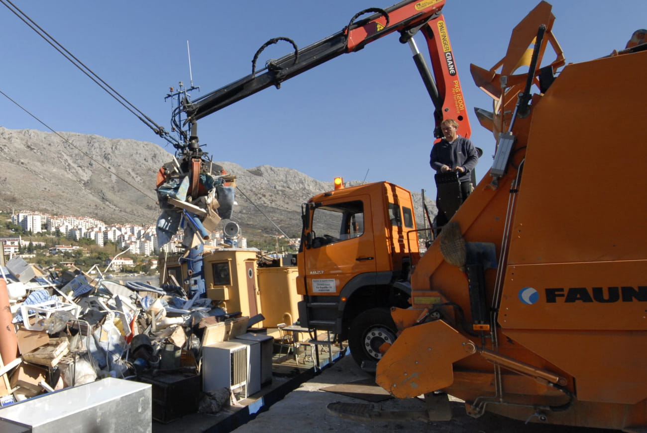 RASPORED ODVOZA GLOMAZNOG OTPADA S ELAFITSKIH OTOKA ZA TRAVANJ