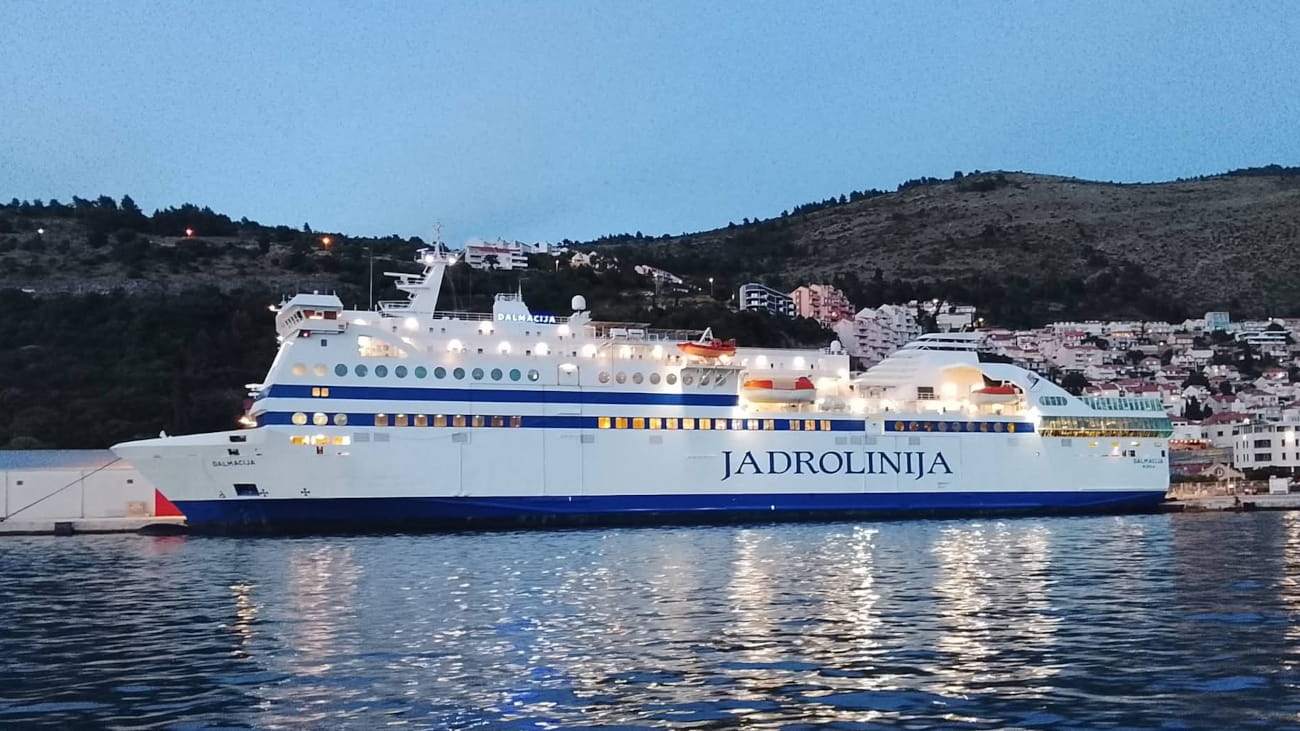 „DALMACIJU” ĆETE GLEDATI JOŠ NEKO VRIJEME NA NA VEZU U GRUŽU, POKVARIO SE MOTOR