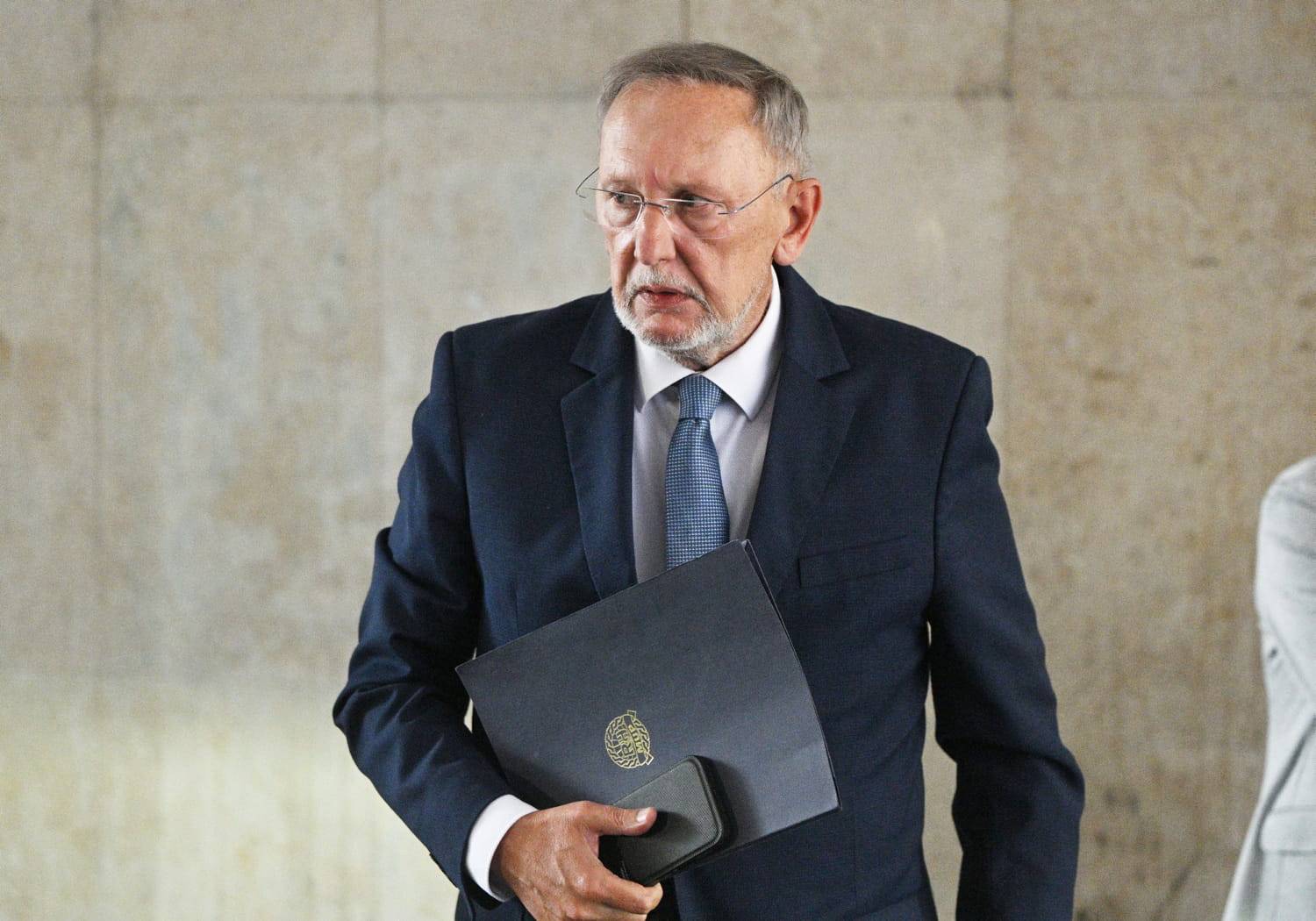 DAVOR BOŽINOVIĆ KONAVLJANIMA JE ZAPRAVO PORUČIO DA GA BOLI ONA STVAR ZA GUŽVE 