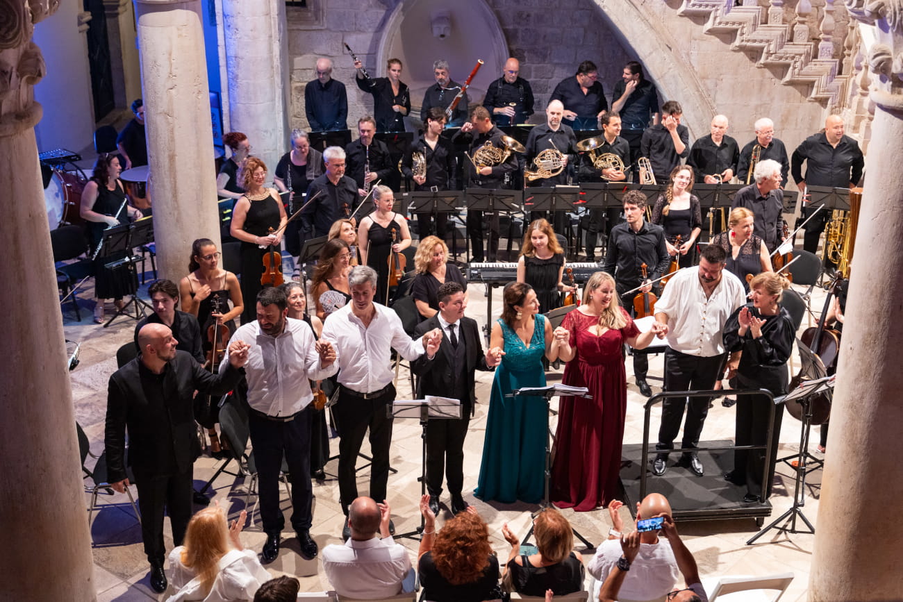 „VERDI ZA SVA VREMENA” POD RAVNANJEM OMILJENOG MAESTRA NOORMANA WIDJAJE