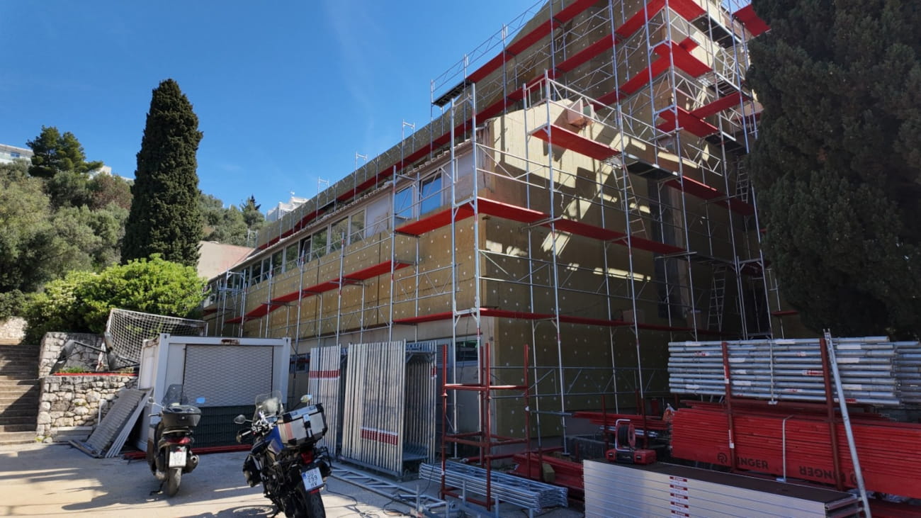 RADOVI NA OBNOVI SPORTSKE DVORANE U GOSPINU POLJU IDU PREMA PLANU