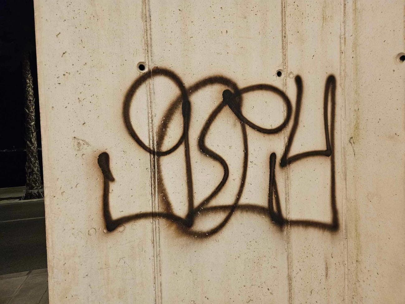 ZBOG GRAFITA UHIĆENA DVOJICA TURISTA