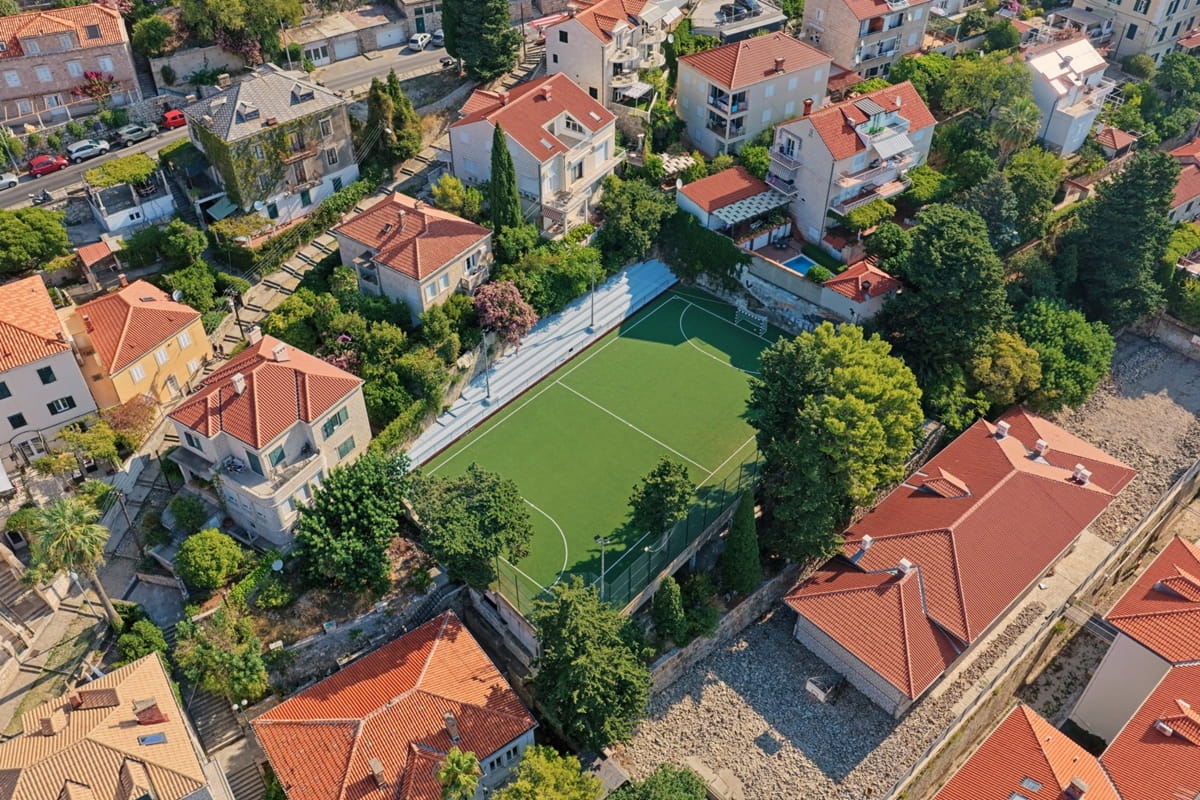 UREĐENO IGRALIŠTE IZNAD GIMNAZIJE