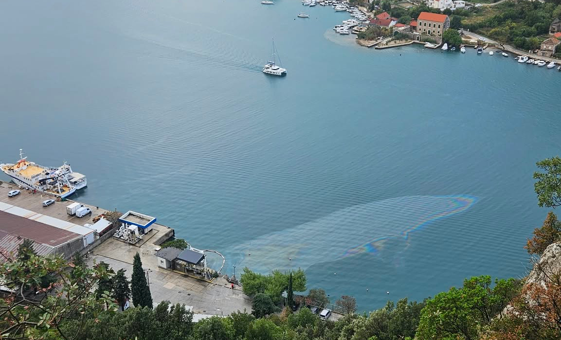 ONEČIŠĆENJE MORA U RIJECI DUBROVAČKOJ, ISCURILA NAFTA?