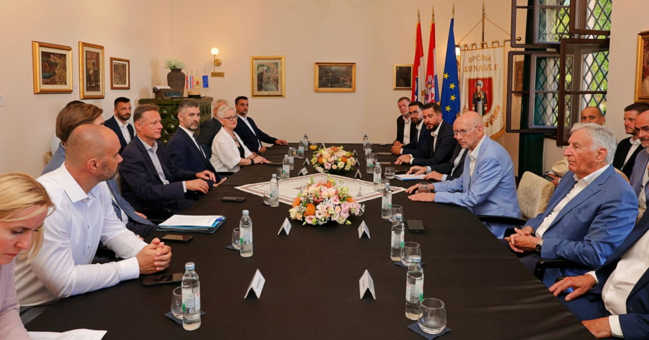 JANDROKOVIĆ I PEZO ODRŽALI SASTANAK S DIJELOM GRADONAČELNIKA I NAČELNIKA