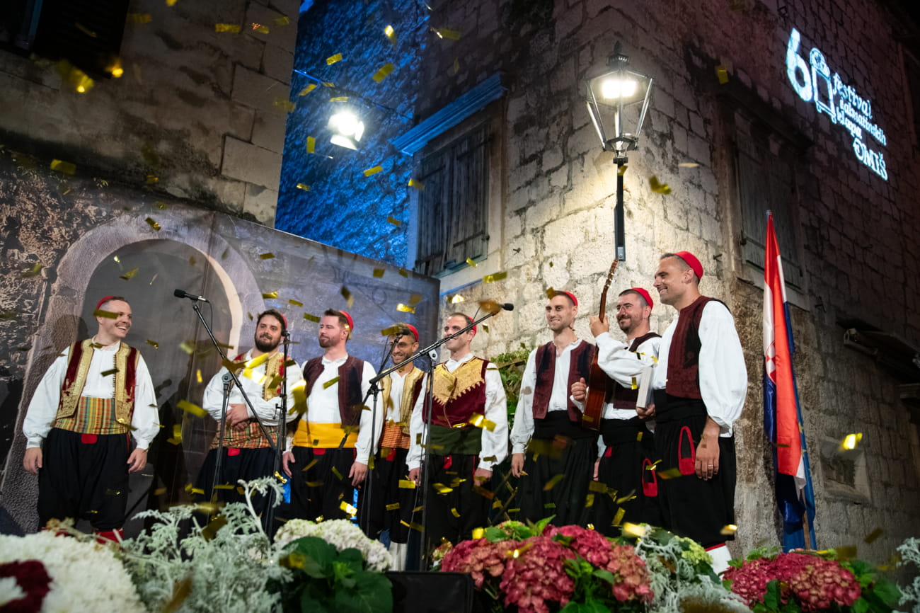 KLAPA KAŠE DOBITNICA ZLATNOG ŠTITA OMIŠKOG FESTIVALA
