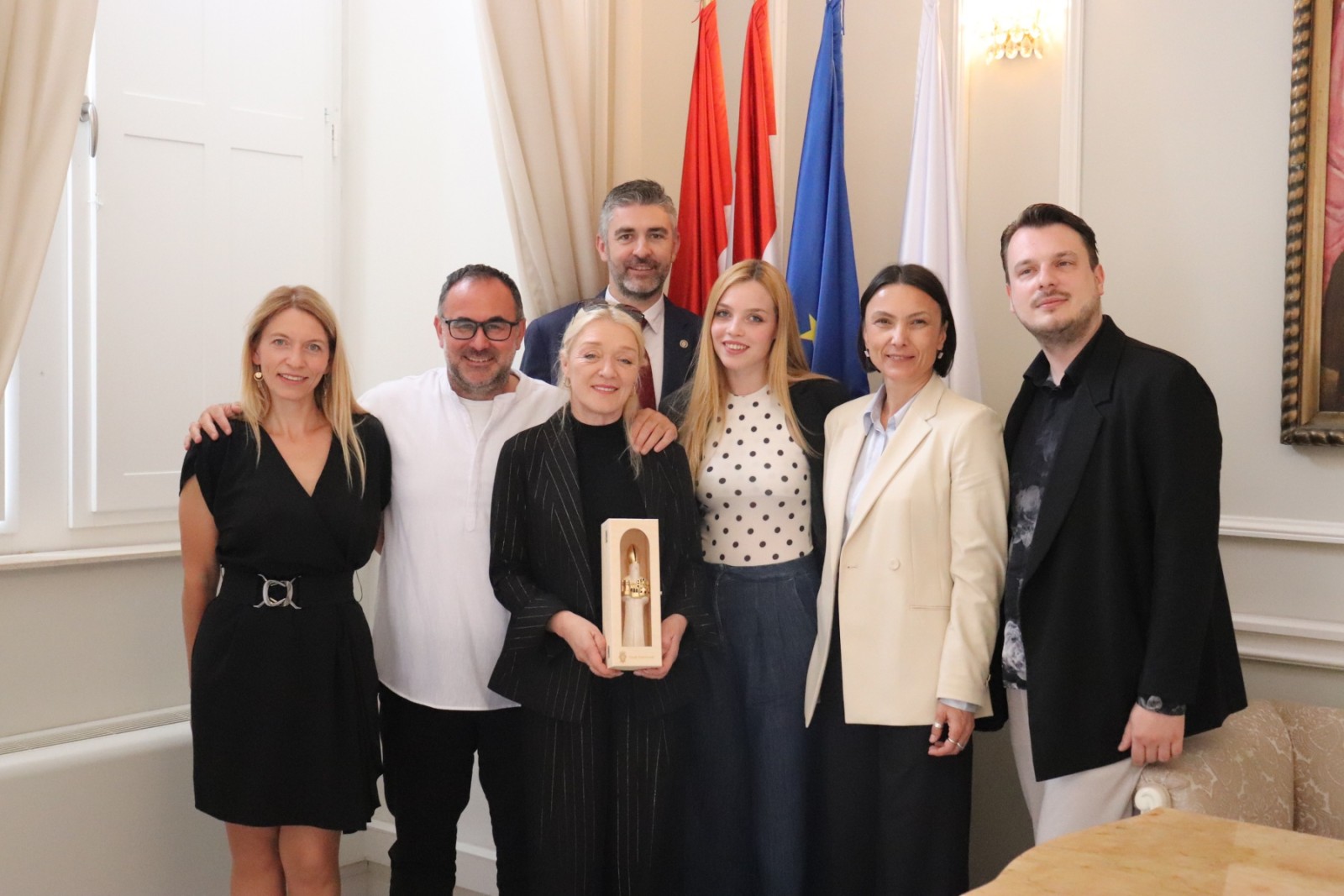 GRADONAČELNIK FRANKOVIĆ PRIMIO NAGRAĐIVANI ANSAMBL KMD-A