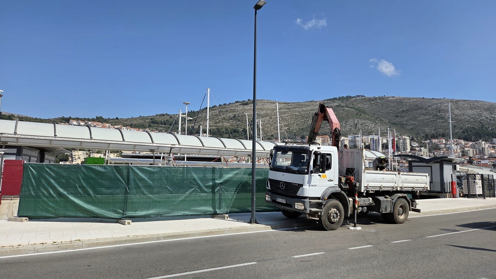 SANIRAJU SE PUKOTINE NA LAPADSKOJ OBALI