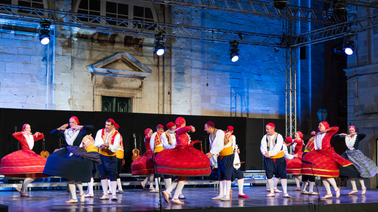 FA LINĐO VELIKIM NASTUPOM PRED KATEDRALOM DONOSI RASKOŠ HRVATSKE TRADICIJSKE BAŠTINE