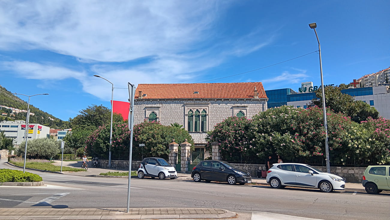 GRAD DUBROVNIK NAMJERAVA KUPITI LJETNIKOVAC BONDA – MAJSTOROVIĆ