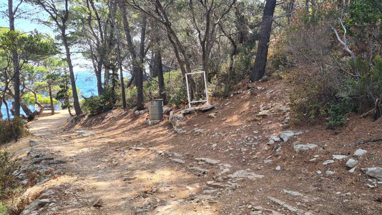NA LOKRUMU UKLONJENA I „MIX BEACH” TABLA