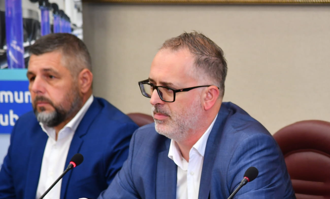 RIJEČI O VODI KOJU LJUDI PIJU NISU BEZAZLENE, TKO IH IZGOVARA, MORA BITI SPREMAN ODGOVARATI ZA NJIH