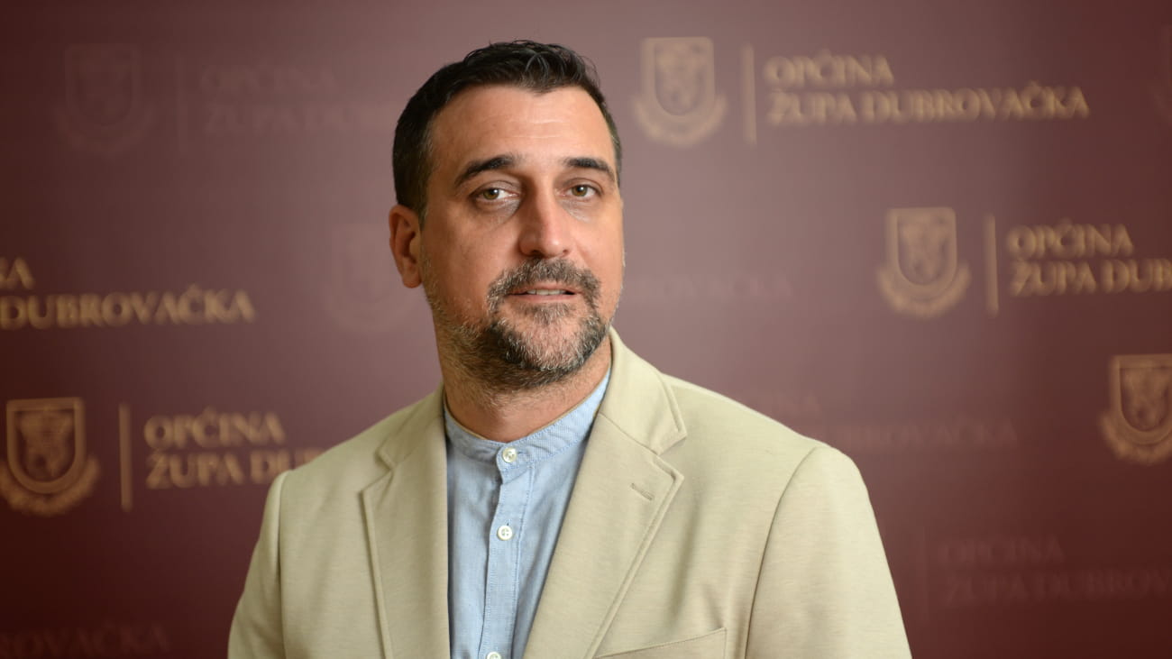 RECIKLAŽNO DVORIŠTE NIJE KOMPLICIRANO I NE ZNAM ZAŠTO JE PROŠLO 10 GODINA DA SE NIJE NAPRAVILO