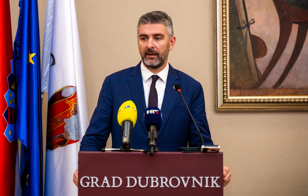 TAKSI VOZILA MORAT ĆE IMATI POSEBNU REGISTARSKU OZNAKU