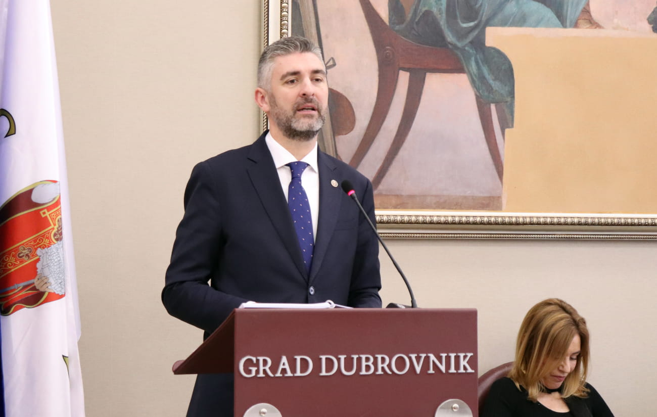 FRANKOVIĆ: NAPLAĆUJU PIZZU 17 EURA, NEKA JEDAN EURO IDE ZA SPORT, ALI TO JE EURO MANJE ZA PORSCHE