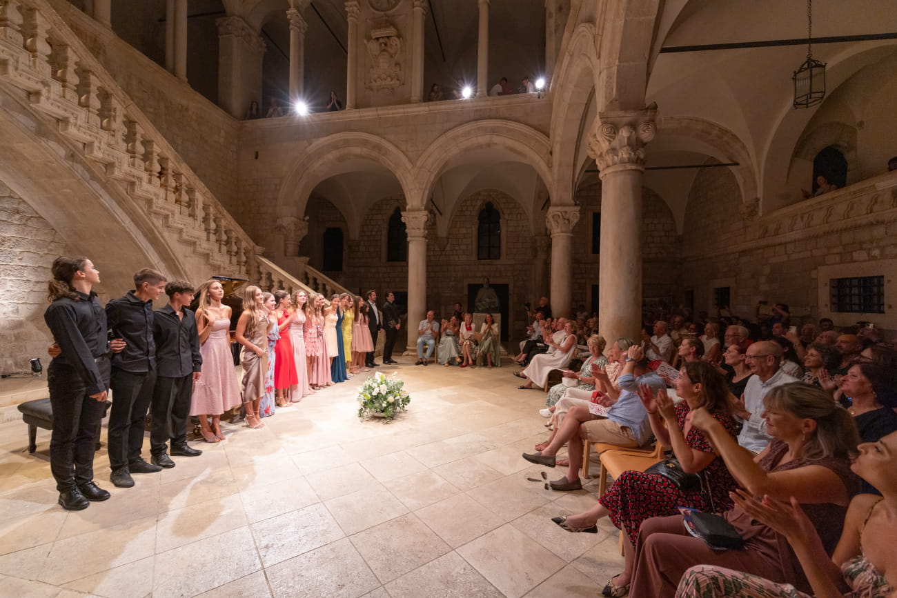 DONACIJSKI KONCERT DLJI MLADI ZA MLADE: IGRE DARUJU KONCERT, DARUJTE I VI!