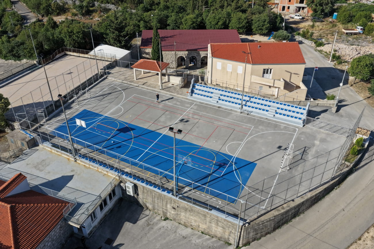 OSOJNIK DOBIO OBNOVLJENI I MULTIFUNKCIONALNI SPORTSKI TEREN
