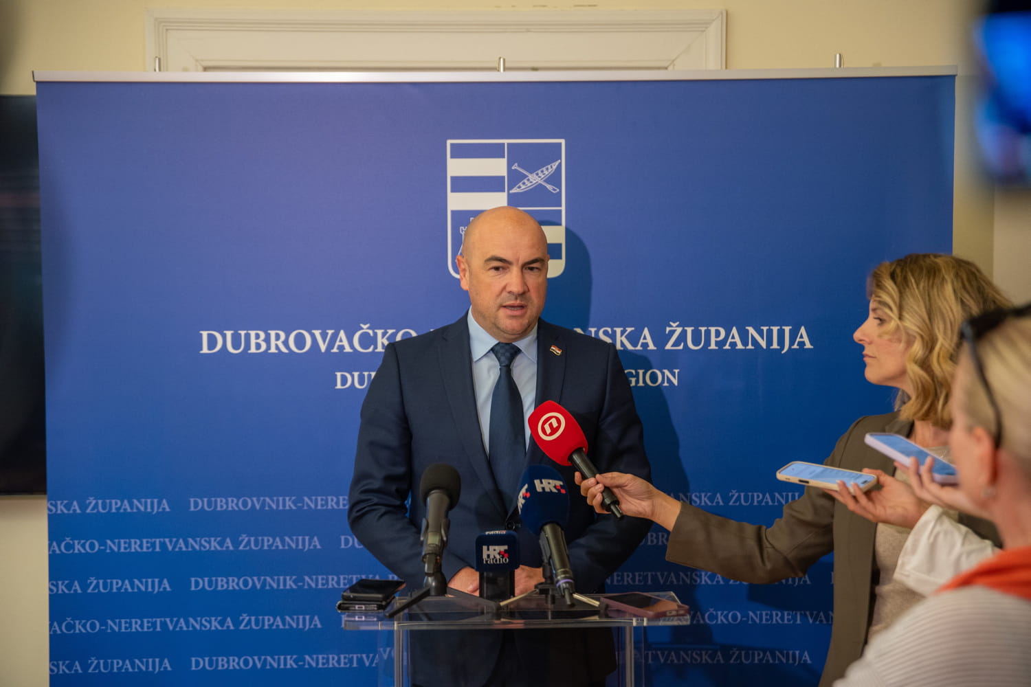 I PEZO POD BRZOM CESTOM PODRAZUMIJEVA MALO BOLJU MAGISTRALU