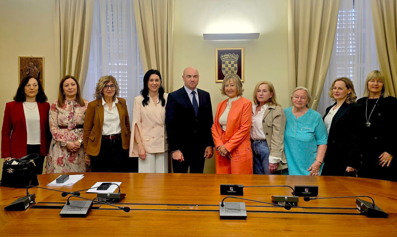 ŽUPAN PEZO POTPISAO UGOVORE S UDRUGAMA KOJE PROVODE PROGRAM ZA NAJRANJIVIJE SKUPINE