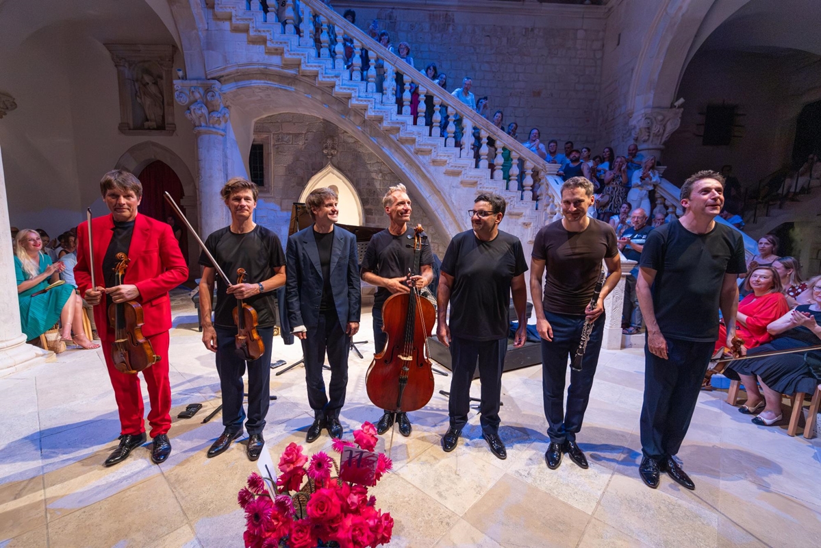 DUGOTRAJNI APLAUZ ZA PHILHARMONIX U PREPUNOM  ATRIJU KNEŽEVA DVORA