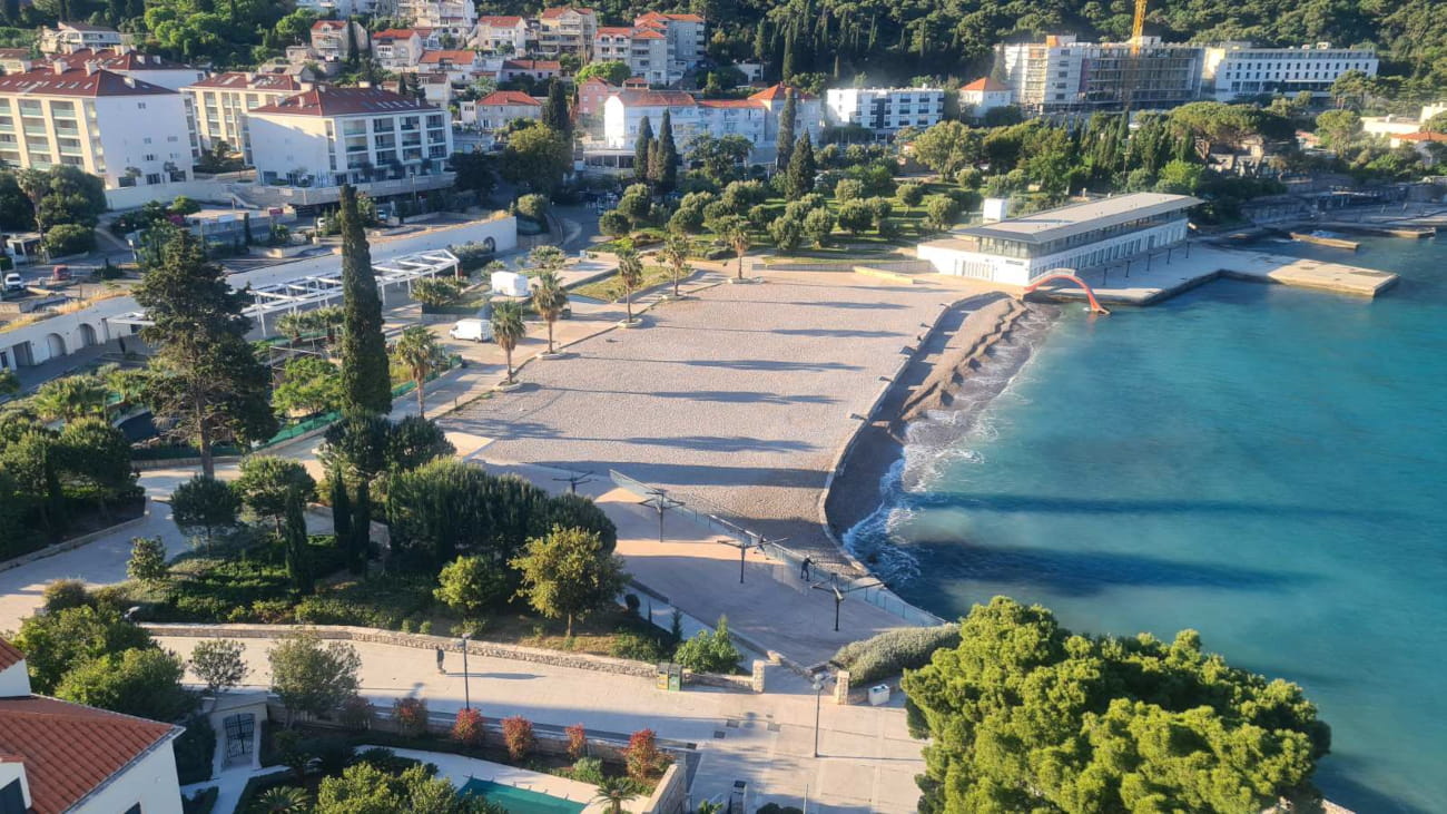 POSTOJI LI KONCESIJA ZA KUPALIŠTE SUMARTIN...