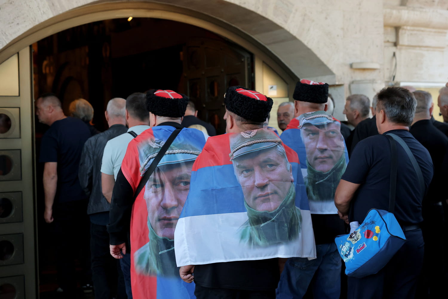 ZASTRAŠUJUĆA DEMONSTRACIJA VELIČANJA PRAVOMOĆNO OSUĐENOG RATNOG ZLOČINCA