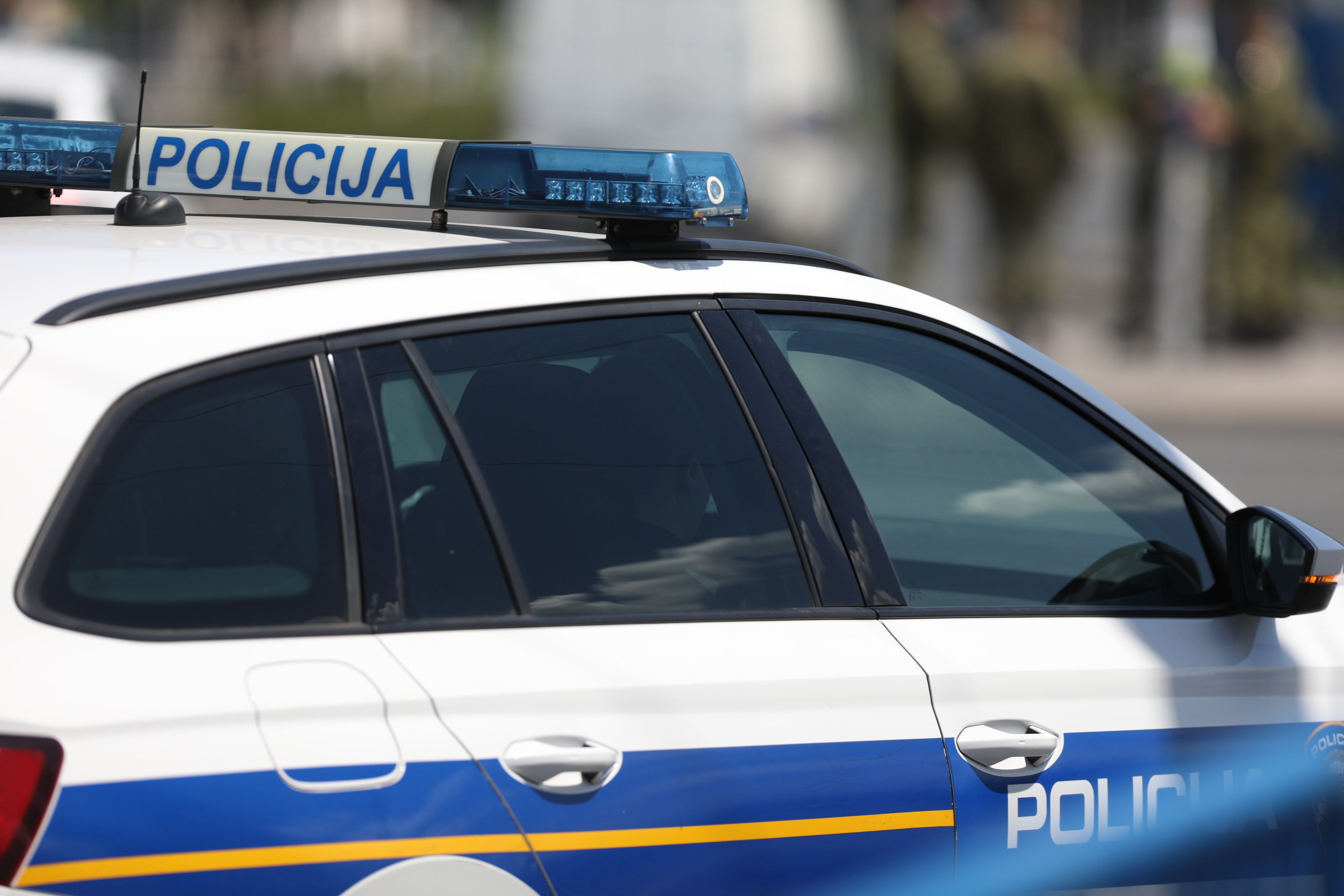 DOJAVE O BOMBAMA STIZALE IZ PLOČA, UHIĆEN 19-GODIŠNJAK
