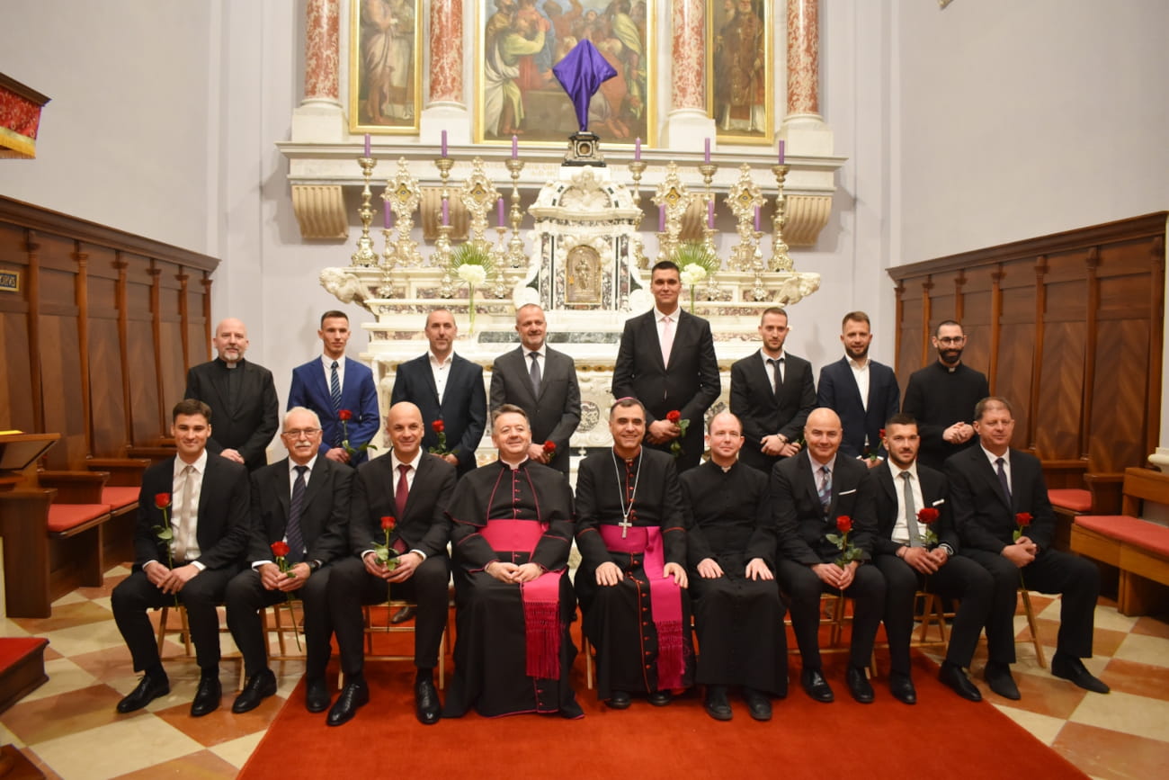 BISKUP GLASNOVIĆ OPRAO NOGE DUBROVAČKIM „APOSTOLIMA”