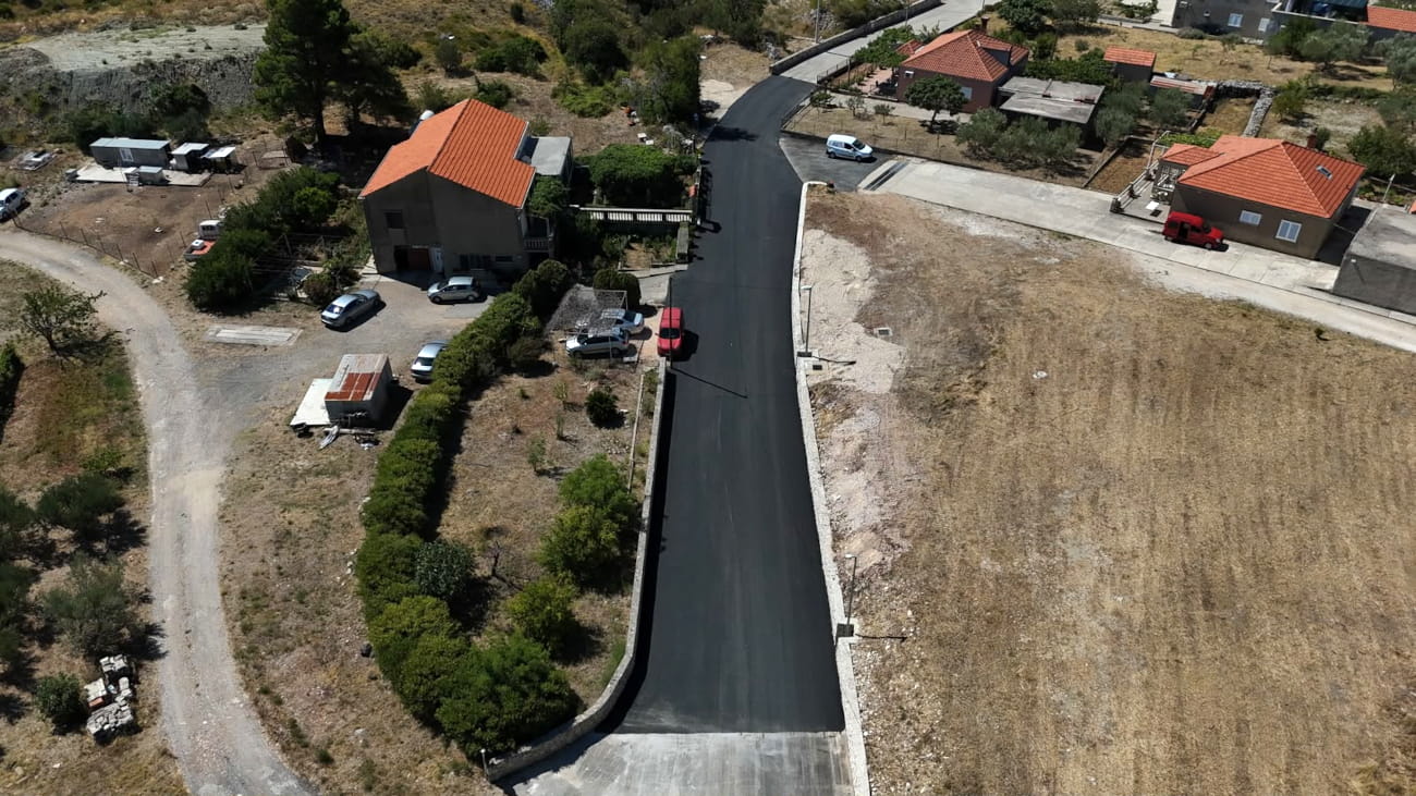 DOVRŠENI RADOVI NA SANACIJI I UREĐENJU PUTA KRALJA TOMISLAVA NA DONJEM BRGATU