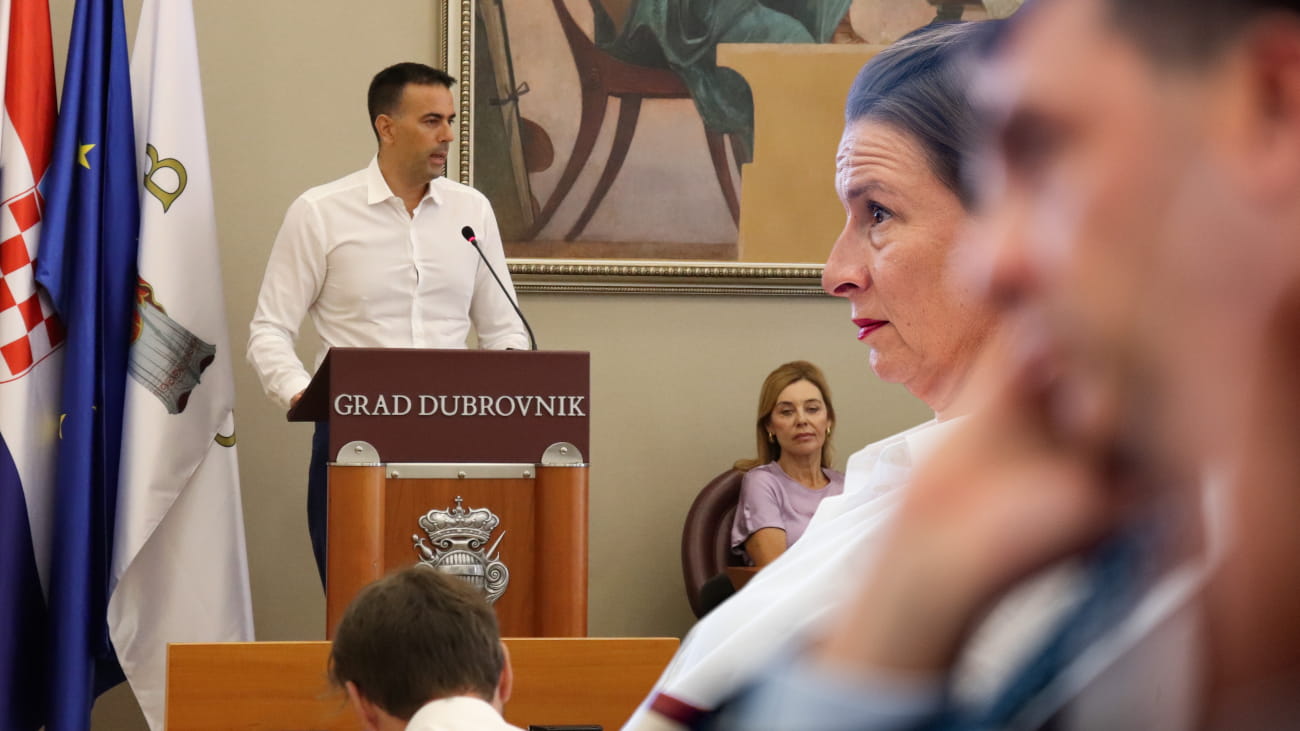 ŽELJKO RAGUŽ VIKTORIJI KNEŽEVIĆ: „SRAMITE SE, RASPUŠTENICE JEDNA.” ONA MU ODGOVORILA DA SE PONAŠA KAO DA JE U KLIMAKSU
