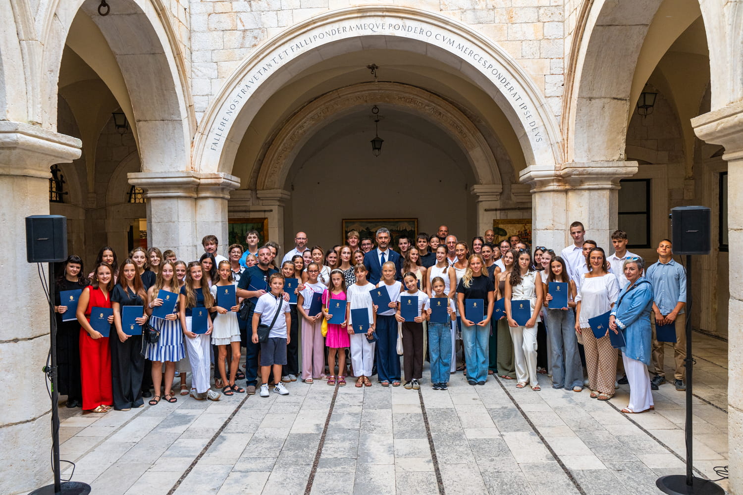 GRAD DUBROVNIK DODIJELIO NAGRADE NAJBOLJIM UČENICIMA I STUDENTIMA ZA PROTEKLU ŠKOLSKU I AKADEMSKU GODINU
