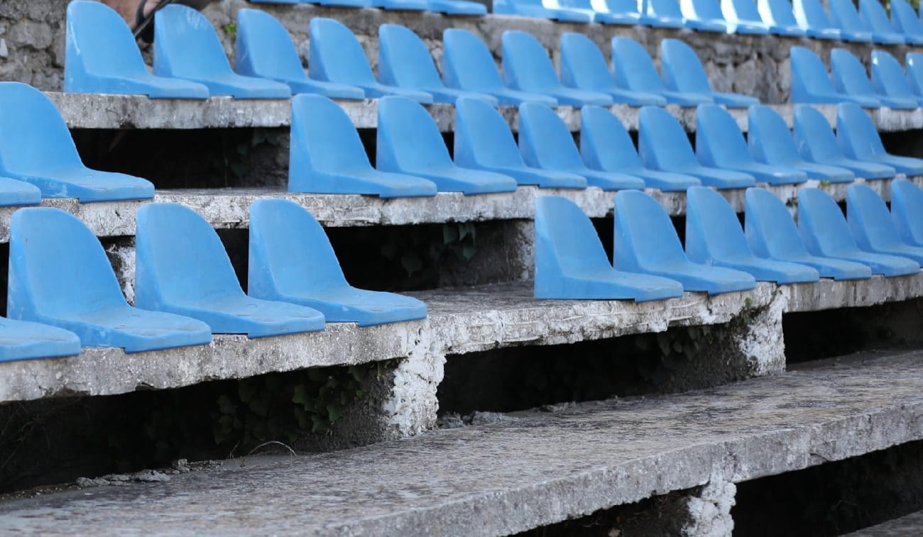 URUŠIO SE DIO TRIBINE NA LAPADSKOM IGRALIŠTU, JEDNA OSOBA OZLIJEĐENA