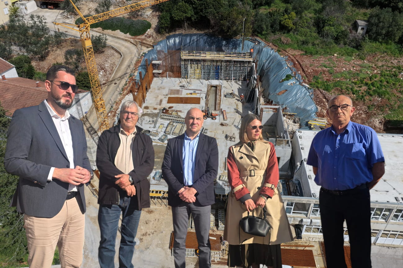 PEZO I ANTUNICA OBIŠLI GRADILIŠTE STONSKE SPORTSKE DVORANE