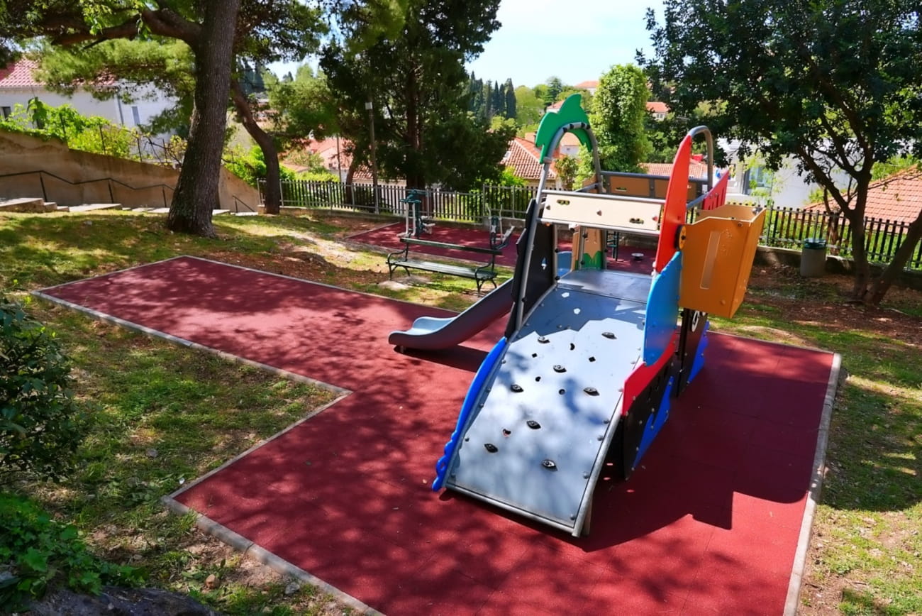 ZAVRŠENI RADOVI NA DJEČJEM IGRALIŠTU „ŠUMICA”