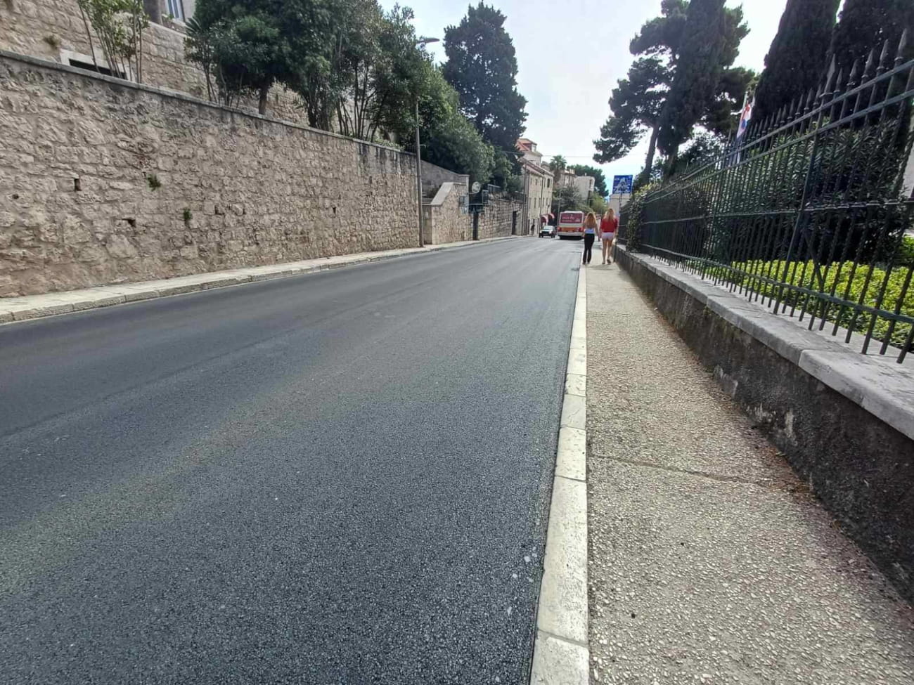 ASFALTIRANA ULICA BRANITELJA DUBROVNIKA, GRADONAČELNIK JE USPOREDIO S BULEVAROM