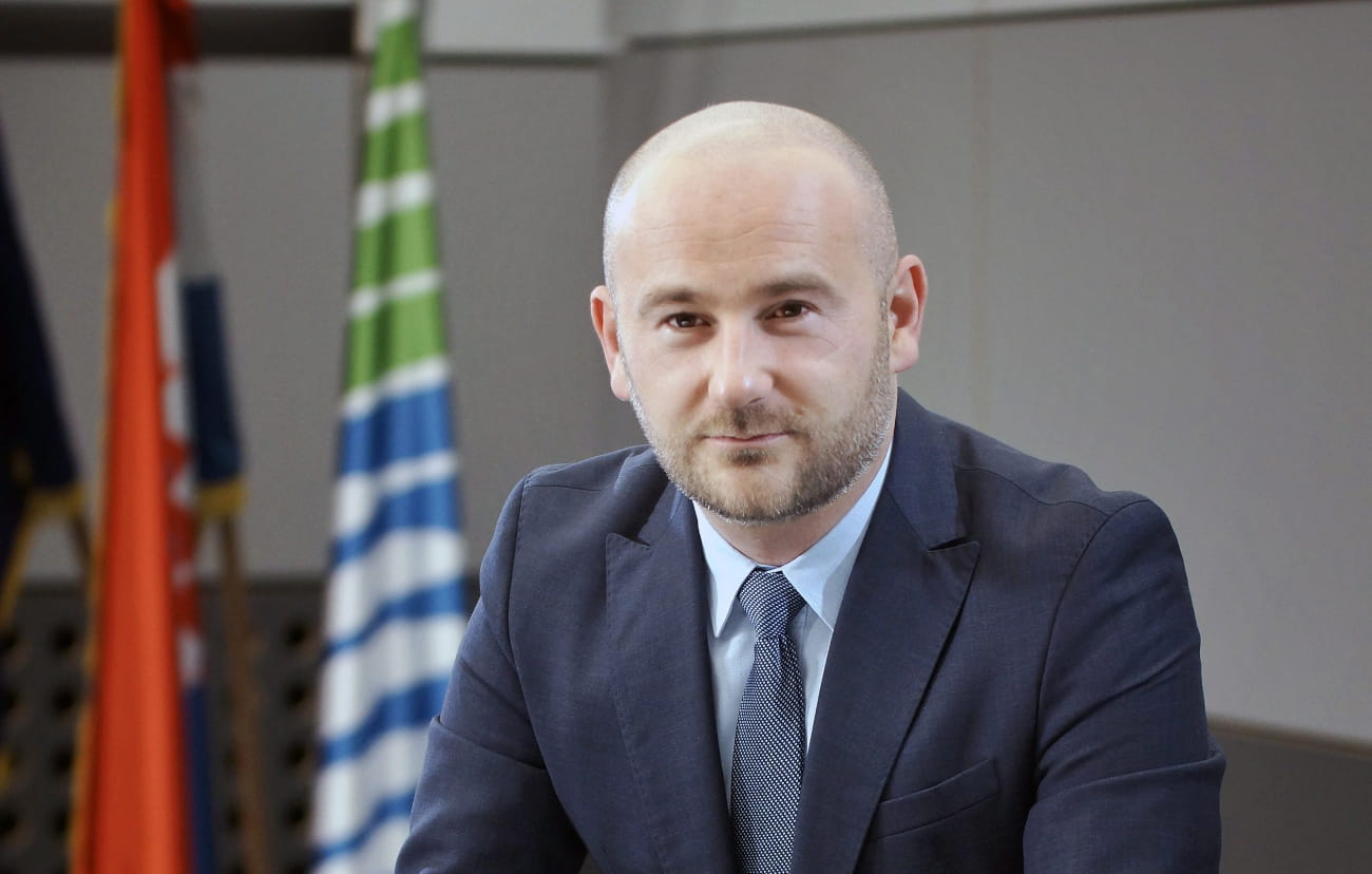 TREBA LI I U HRVATSKOJ UVESTI IZLAZAK NA BIRALIŠTA UZ OTISAK PRSTA?