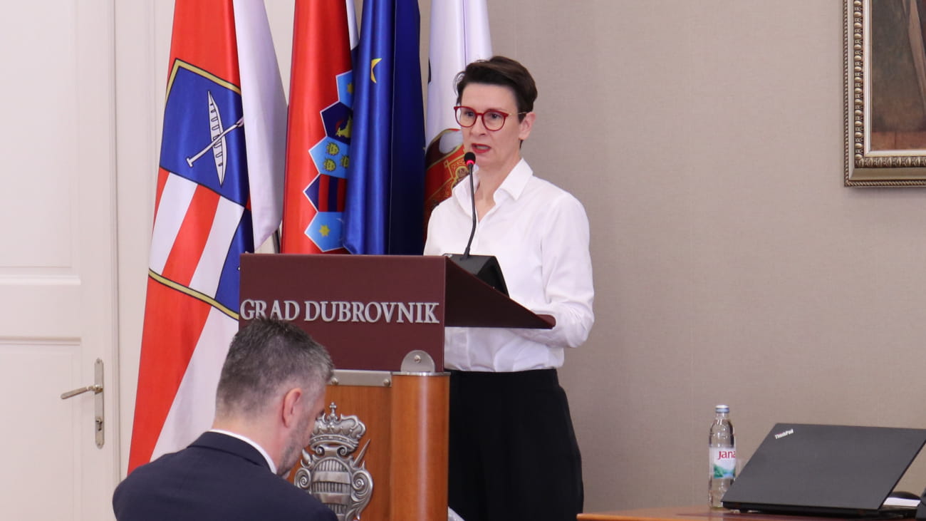 „PROFIL MOŽE BITI LAŽAN. VLASTITI POTPIS NIJE.”