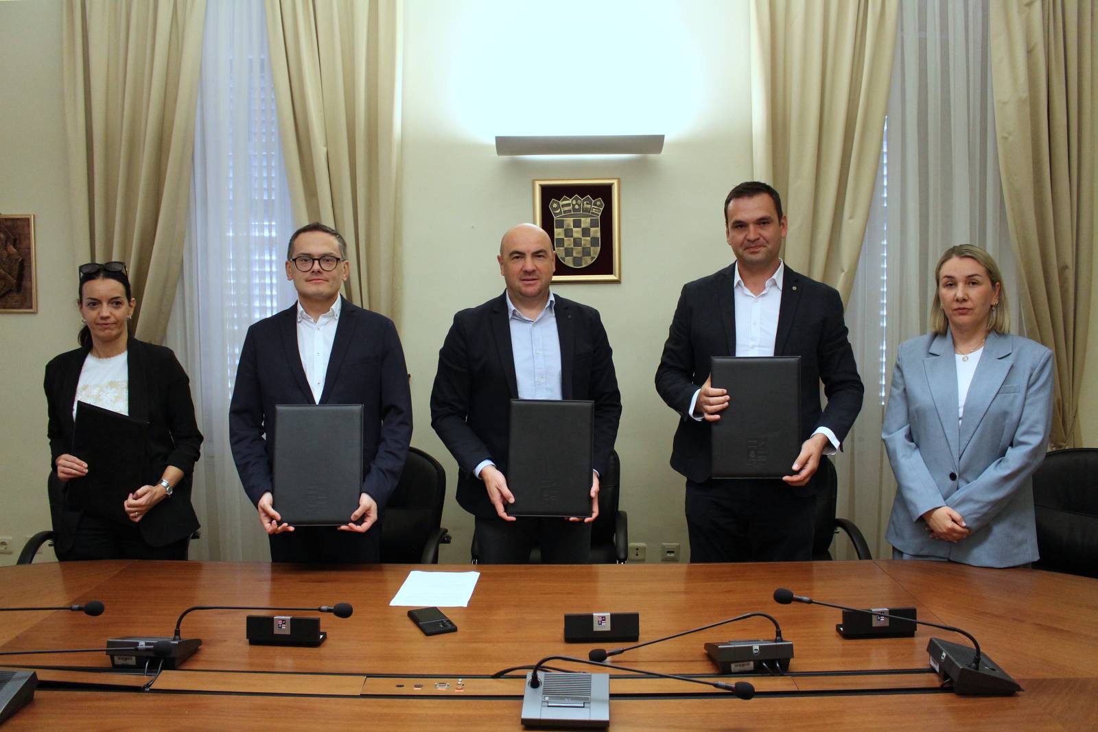 ŽUPANIJA POMAŽE NABAVU VINIFIKATORA ZA PELJEŠKE VINARE