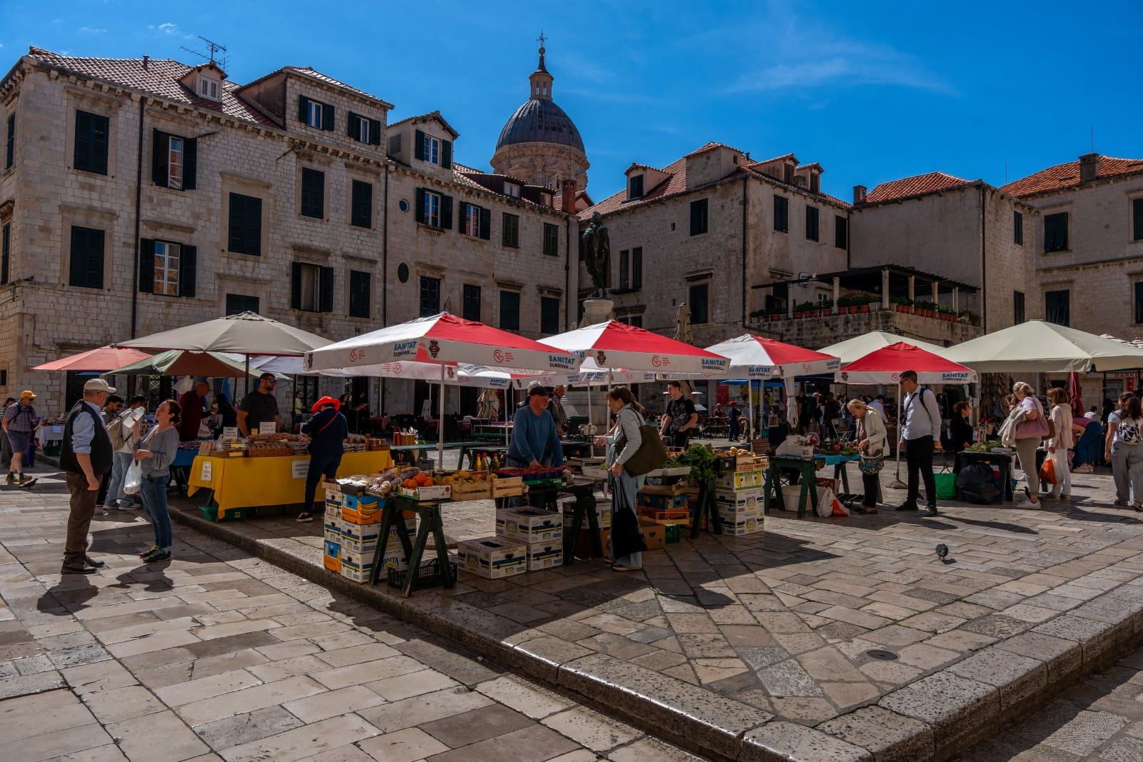 GRAD DUBROVNIK DODJELJIVAT ĆE MJESEČNE POTPORE PRODAVAČIMA NA ZELENOJ PLACI I PESKARIJI