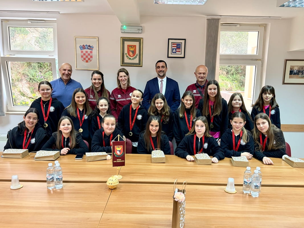 PRVAKINJE HRVATSKE U MINI ODBOJCI KOD NAČELNIKA MILOSLAVIĆA