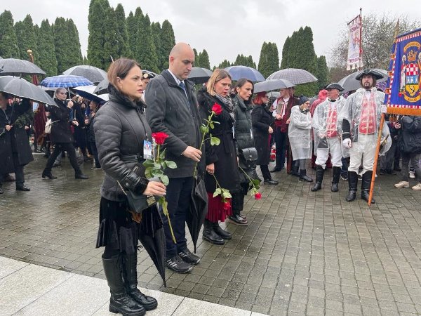 kolonasjecanja181122 graddubrovnik 2