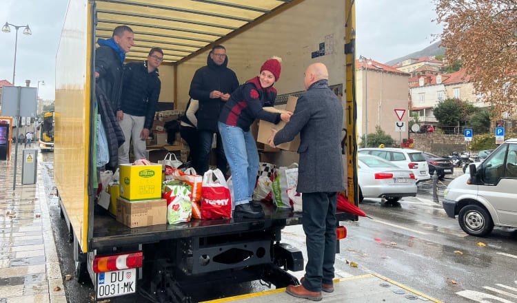 podijelimo radost bozica 141224 2