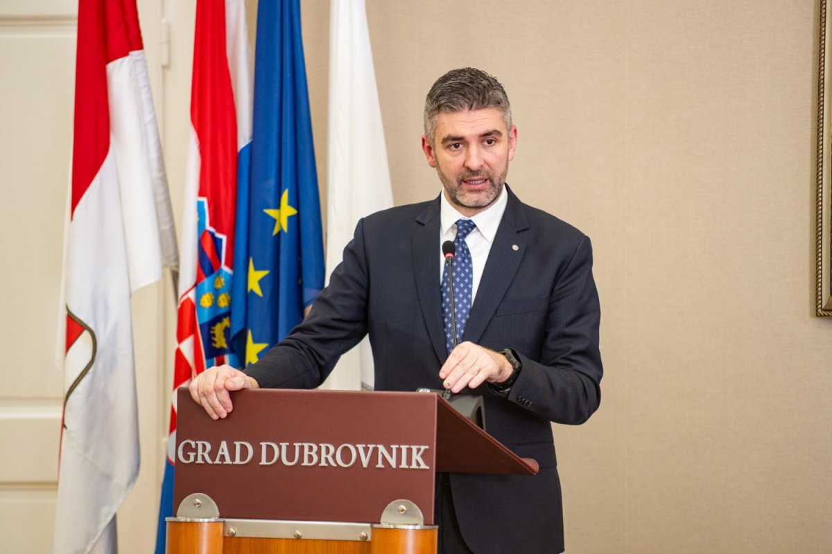 GRADONAČELNIK FRANKOVIĆ UZ PRAZNIK RADA NAJAVIO SMANJENJE POREZA NA DOHODAK