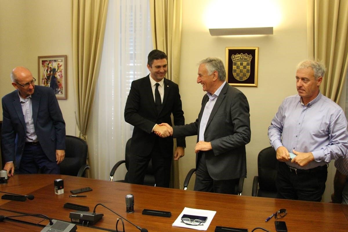 Potpisan Sporazum o prijenosu nositeljstva Projekta razvoja infrastrukture širokopojasnog pristupa