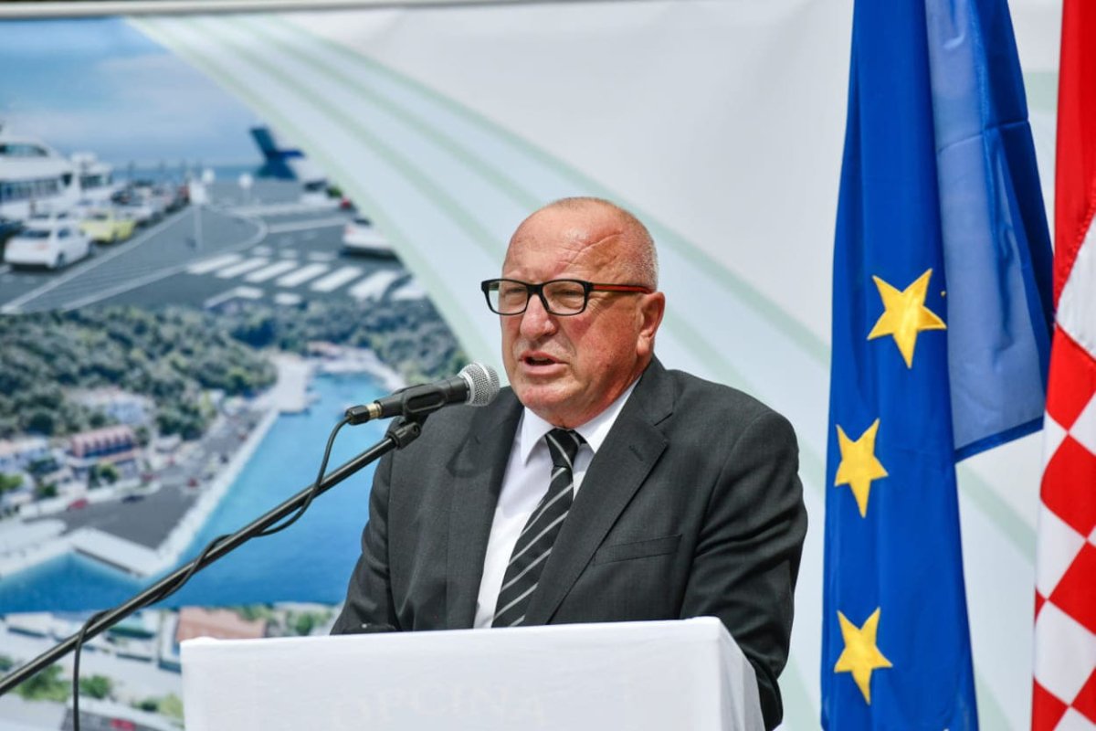 PROMAŠENA VIŠEMILIJUNSKA INVESTICIJA NA LASTOVU, NOVI PRISTAN OPASAN JE I ZA BRODOVE I ZA PUTNIKE, ZAPOVJEDNICI UKRCAJ I ISKRCAJ ČESTO OBAVLJAJU NA VLASTITU ODGOVORNOST