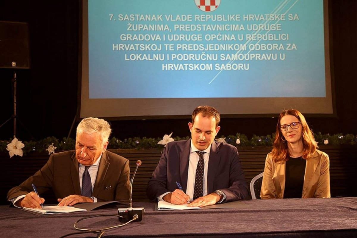 Župan Dobroslavić potpisao Sporazum o preuzimanju poslova Ureda državne uprave